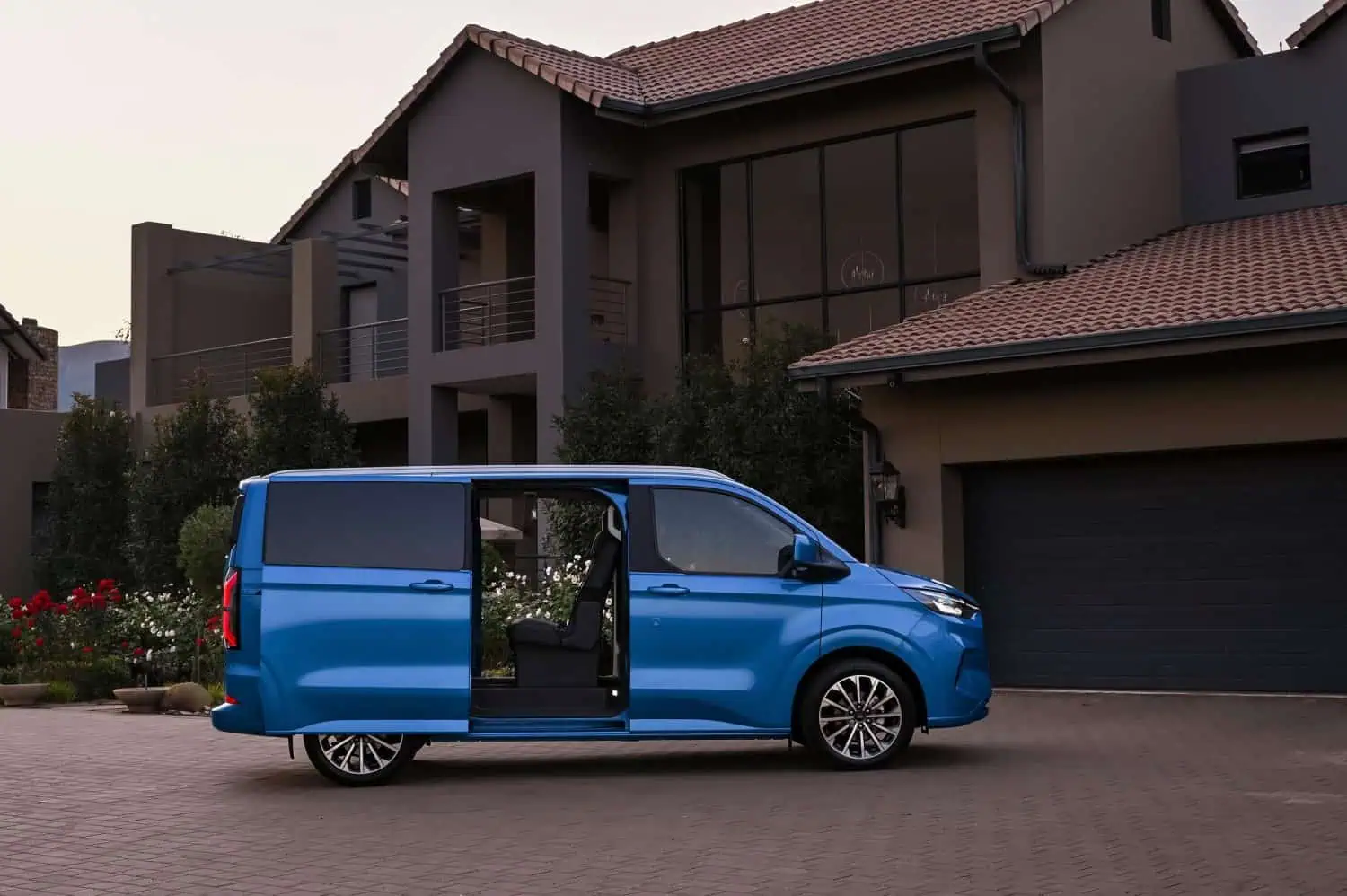 Ford Tourneo Titanium X AWD side with sliding door open - Saffarazzi Ford Tourneo Titanium X AWD side with sliding door open