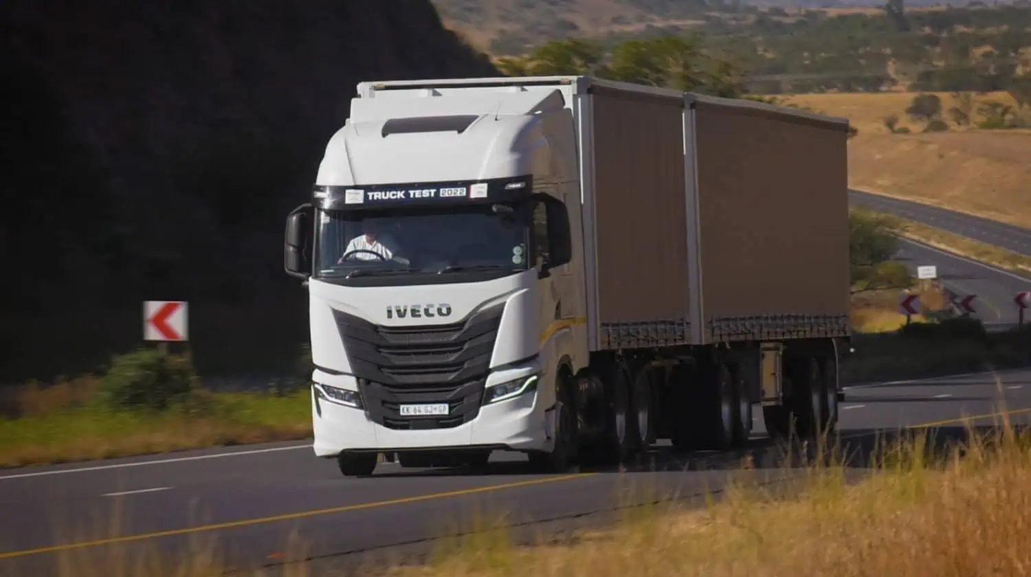 Iveco S-Way tautliner interlink on mountain pass - Saffarazzi Iveco S-Way tautliner interlink on mountain pass