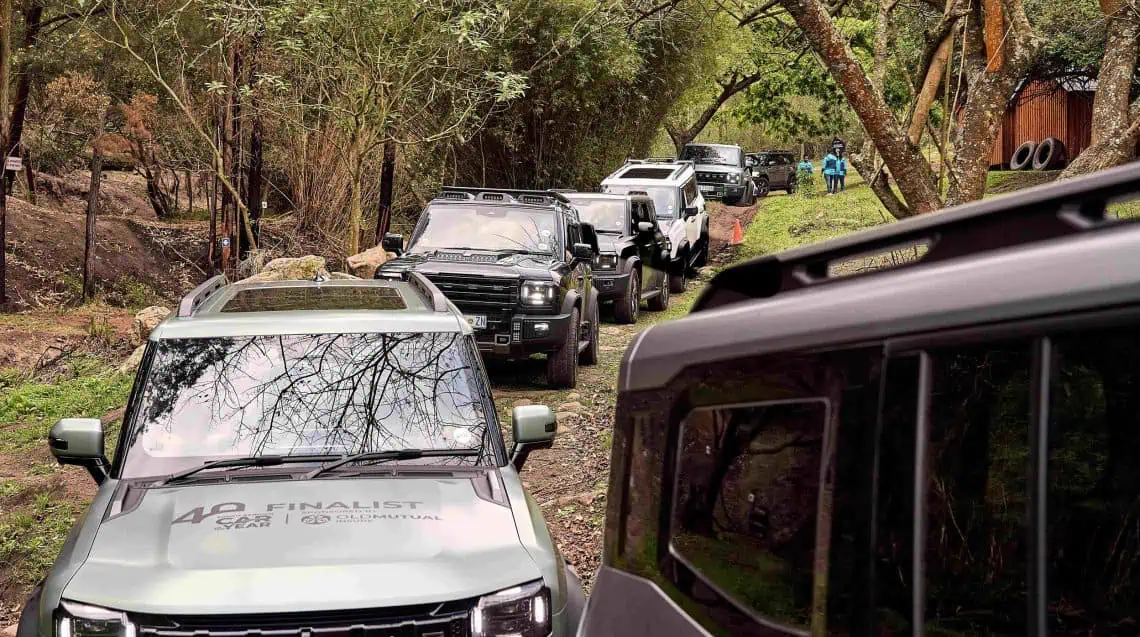 Jetour T2 SUVs in convoy on a forest trail - Saffarazzi Jetour T2 SUVs in convoy on a forest trail
