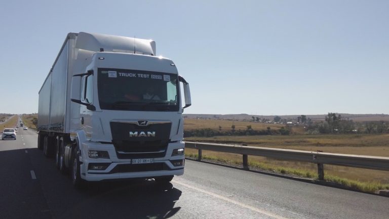 MAN TGX with tautliner trailer during Truck Test 2022 - Saffarazzi MAN TGX with tautliner trailer during Truck Test 2022