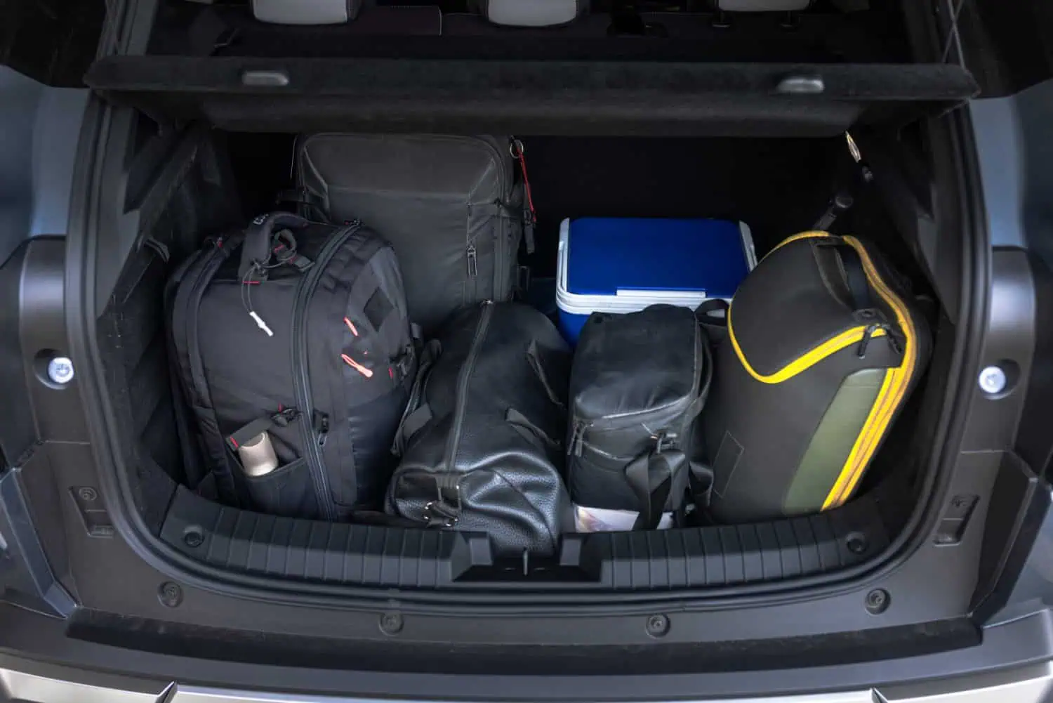Nissan Tekton boot loaded with luggage - Saffarazzi Nissan Tekton boot loaded with luggage
