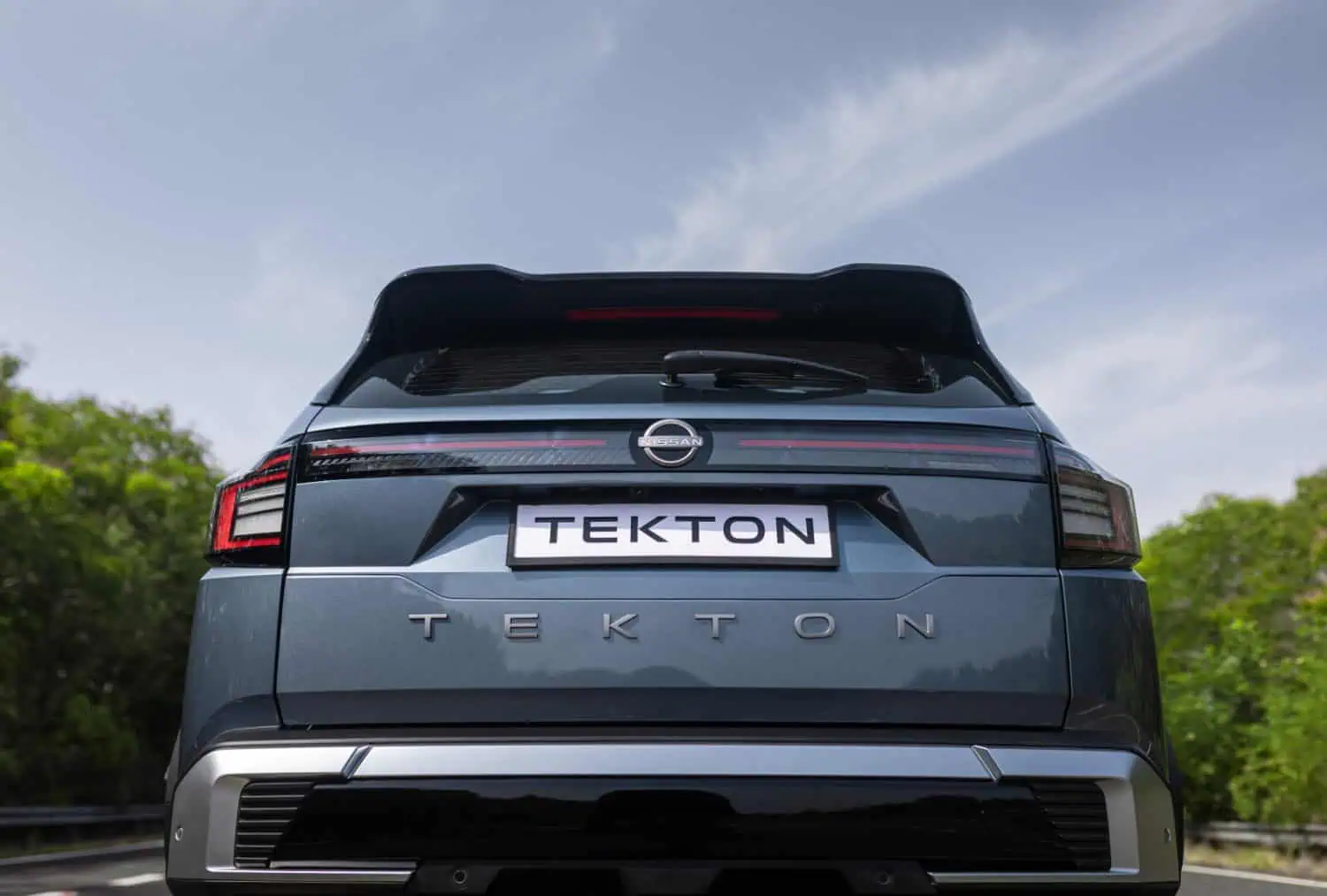 Nissan Tekton compact SUV rear view close-up - Saffarazzi Nissan Tekton compact SUV rear view close-up