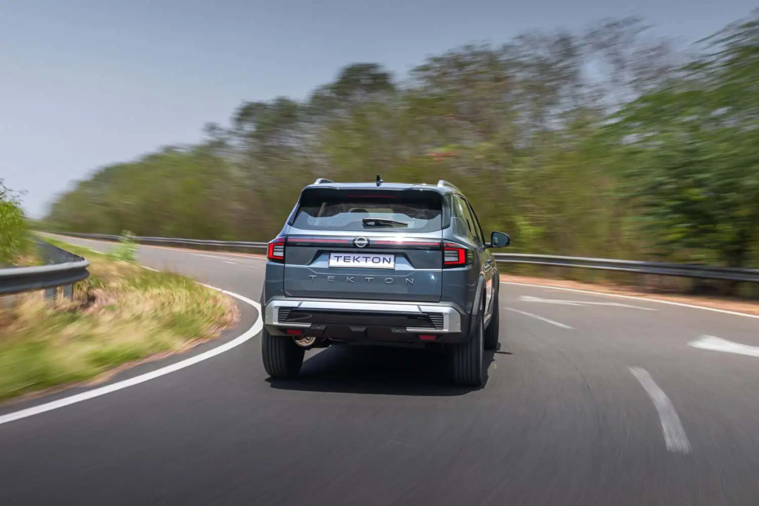 Nissan Tekton compact SUV rear view cornering - Saffarazzi Nissan Tekton compact SUV rear view cornering