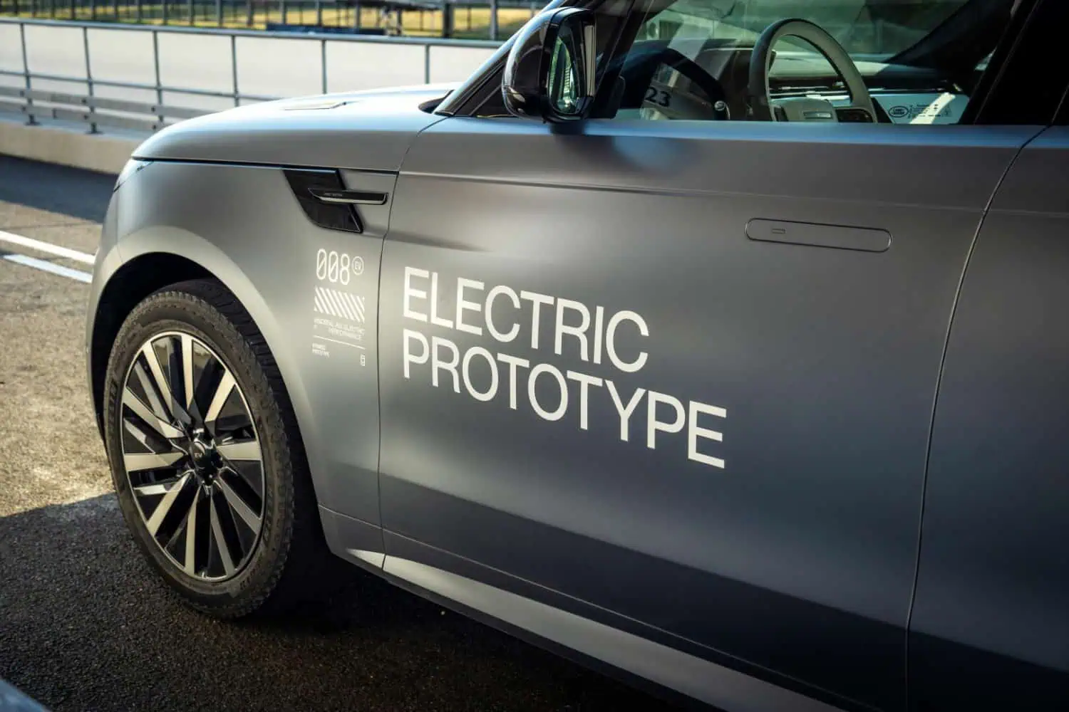 Range Rover Sport Electric prototype side door graphics - Saffarazzi Range Rover Sport Electric prototype side door graphics