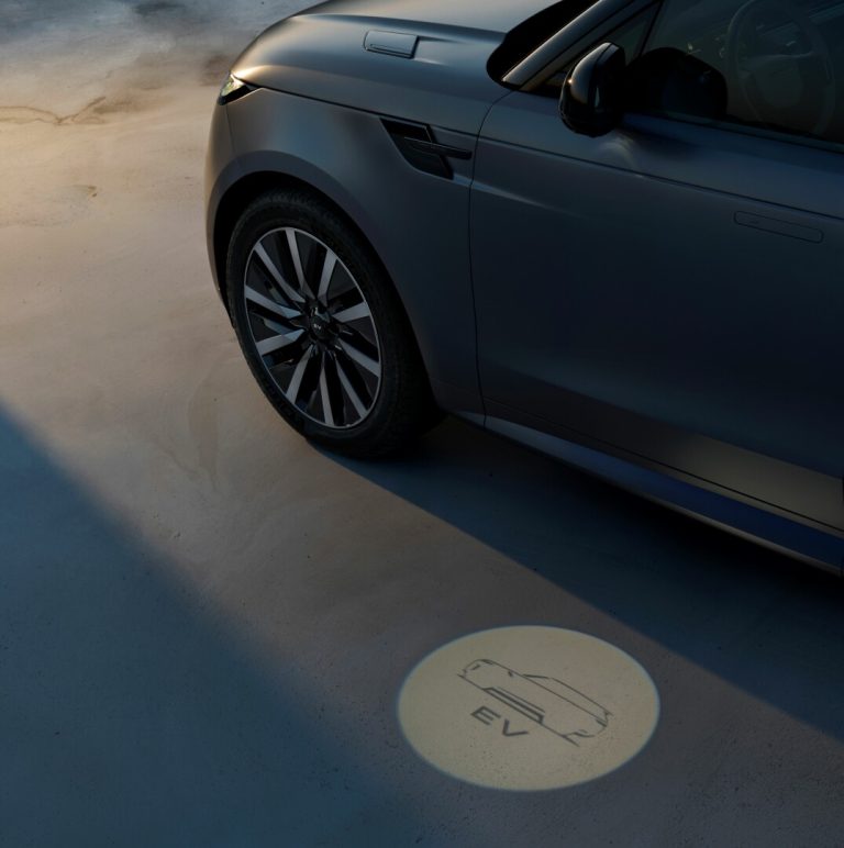 Range Rover Sport Electric puddle lamp projecting EV logo