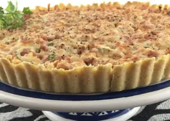 Homemade Ham and Cheese Pie with Creamy White Sauce