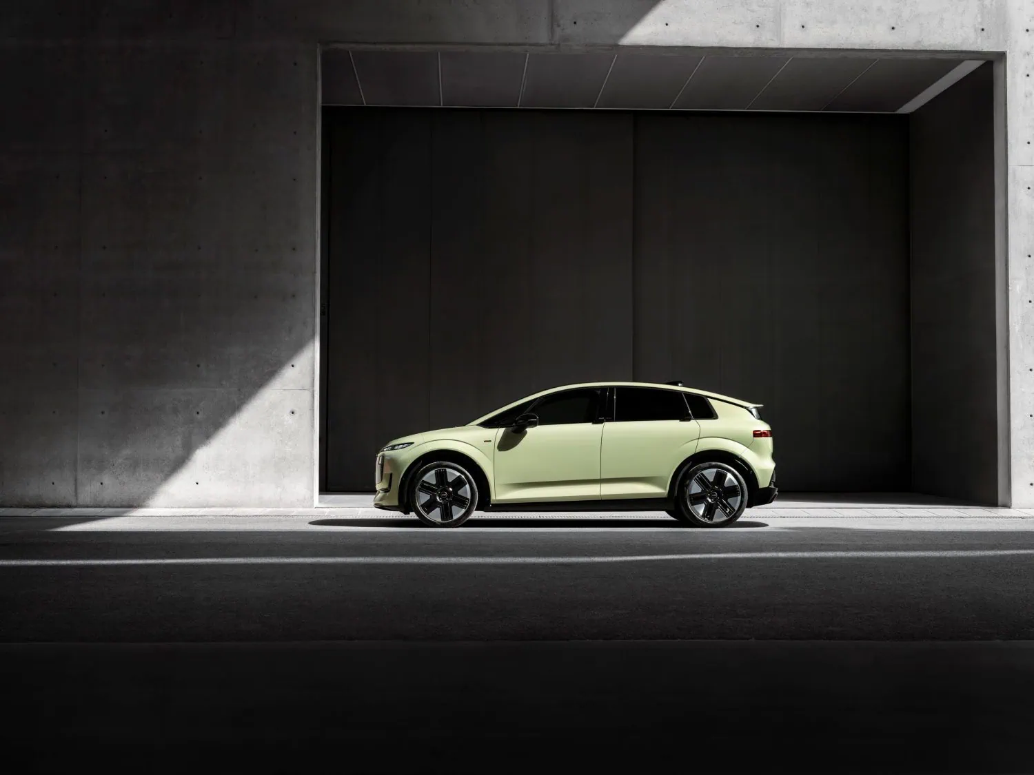 Audi A2 e-tron side profile by concrete wall - Saffarazzi Audi A2 e-tron side profile by concrete wall
