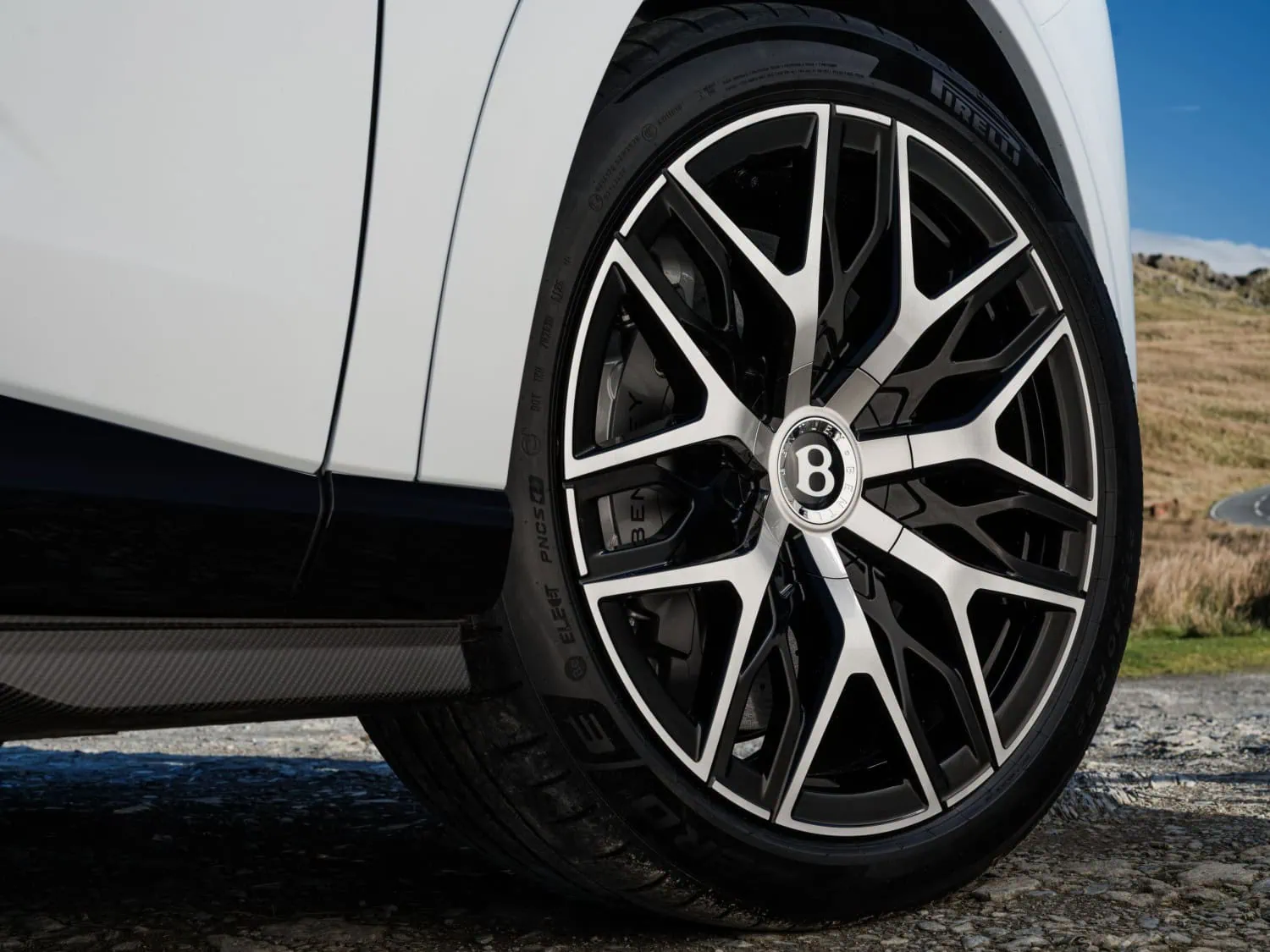 Torcal wheel and tyre - Saffarazzi Bentley Torcal alloy wheel with Pirelli tyre.