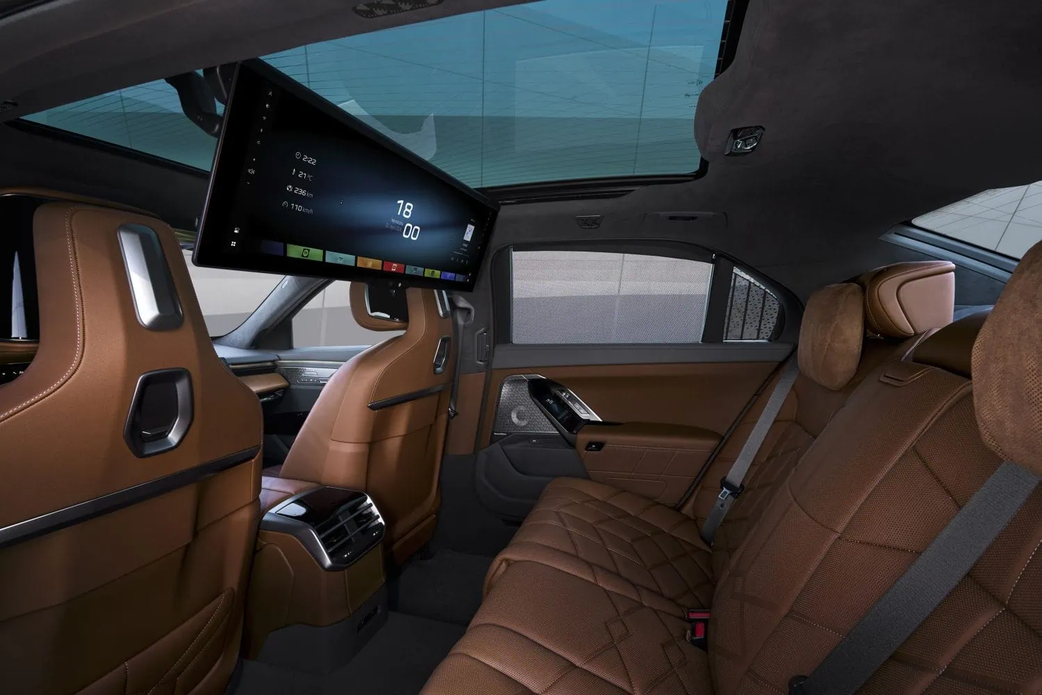 BMW 7 Series rear cabin with theatre screen - Saffarazzi BMW 7 Series rear cabin with theatre screen