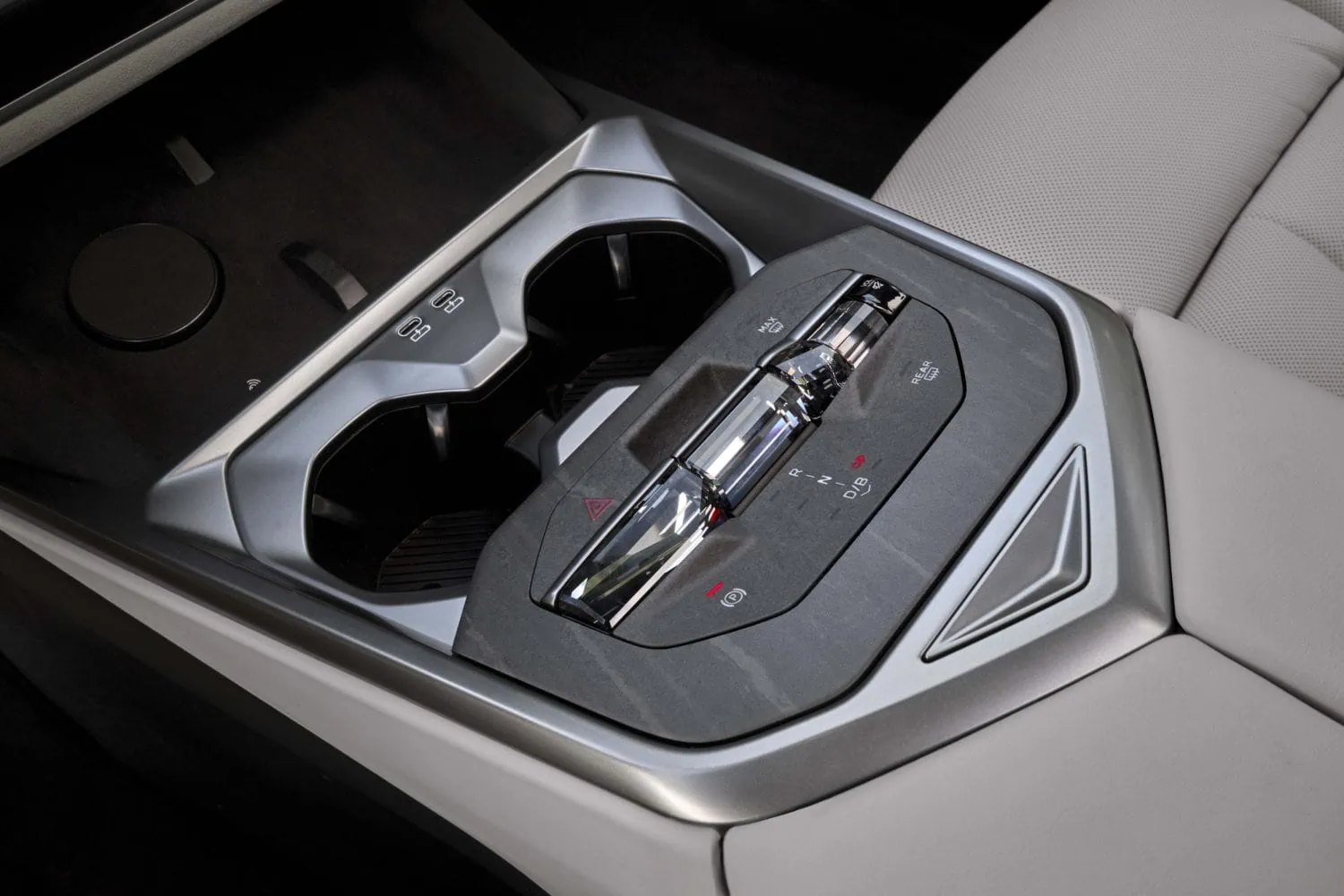 BMW X5 centre console with gear selector - Saffarazzi BMW X5 centre console with gear selector