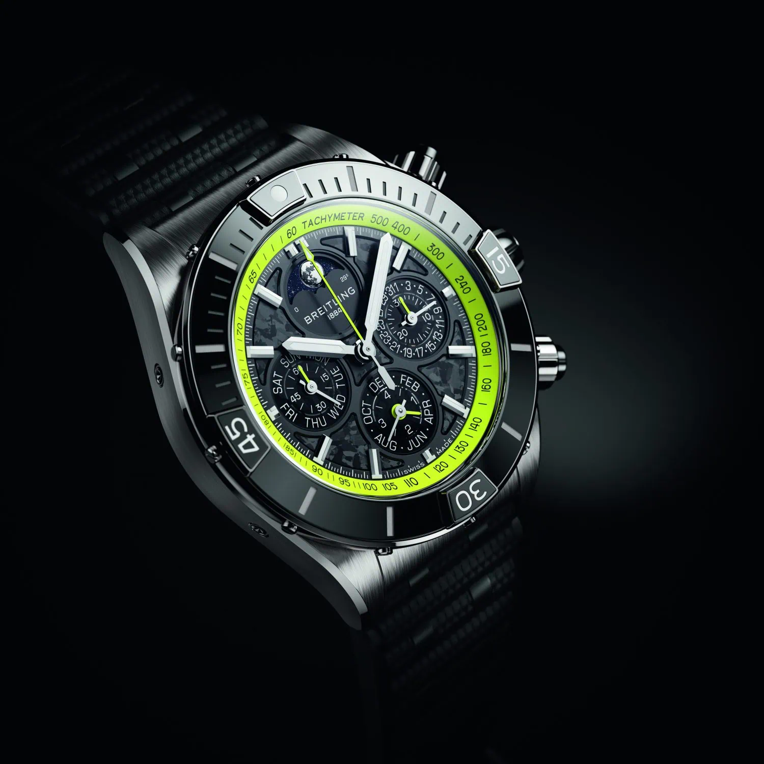 Breitling Super Chronomat front view with lime tachymeter ring - Saffarazzi Breitling Super Chronomat front view with lime tachymeter ring