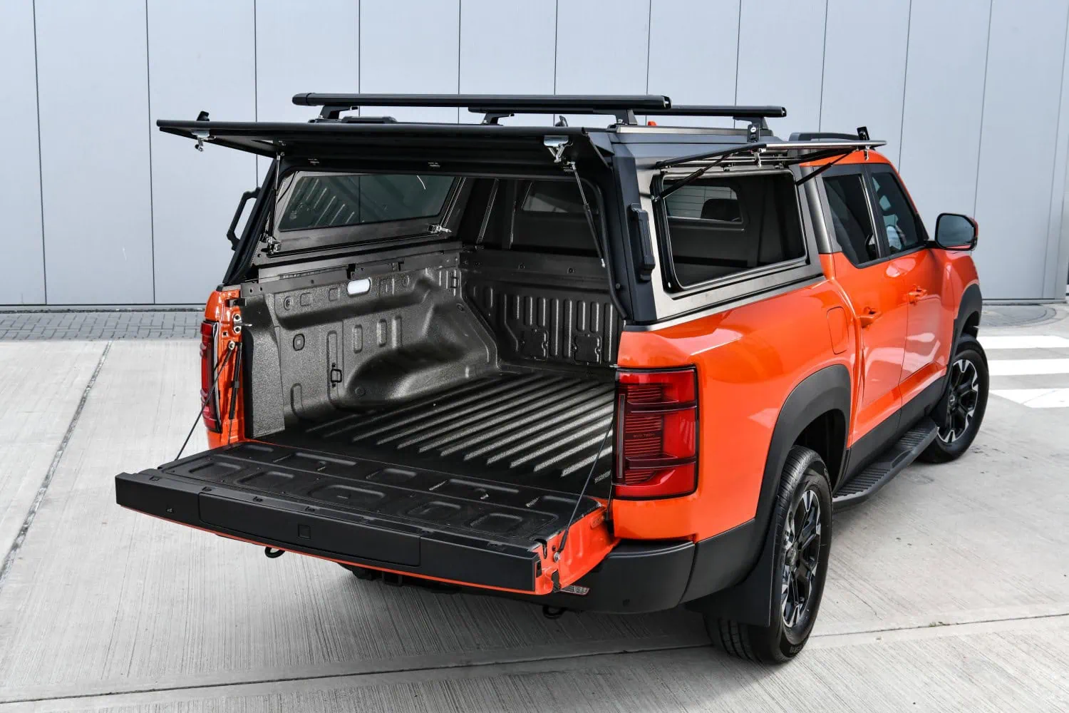 BYD Shark open load bed - Saffarazzi BYD Shark load bed with Truckman canopy open.