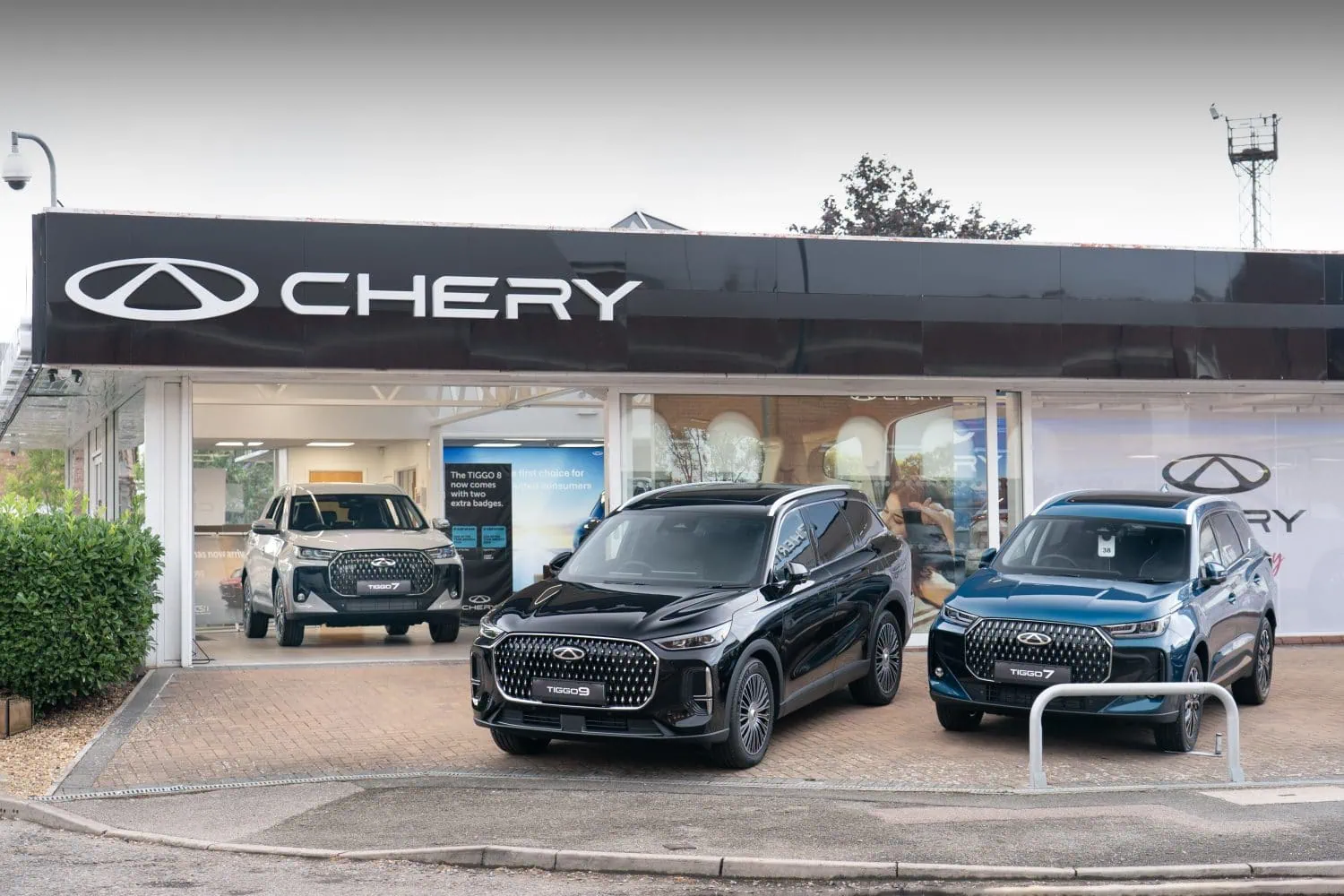 Chery dealership exterior with Tiggo 8 and Tiggo 7 - Saffarazzi Chery dealership exterior with Tiggo 8 and Tiggo 7