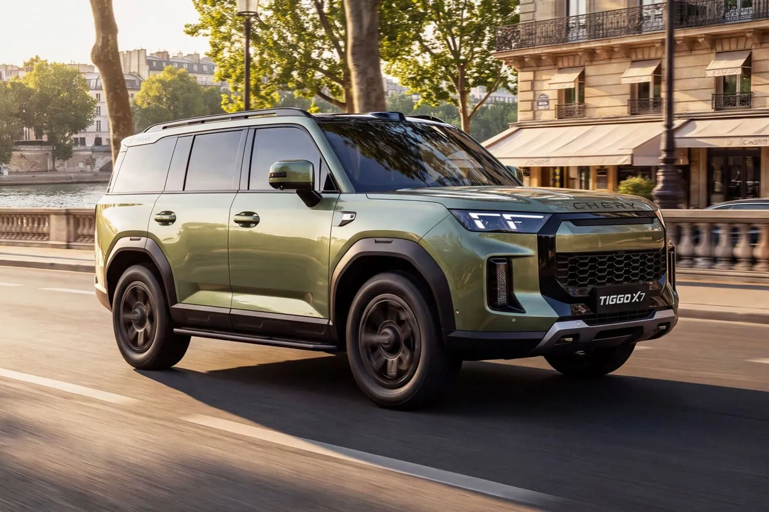 TIGGO X7 on city street - Saffarazzi Chery TIGGO X7 driving along a riverside city street.