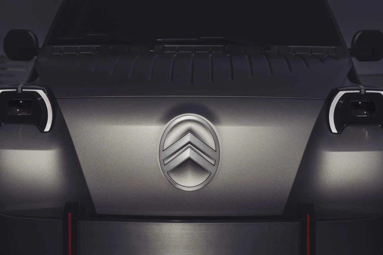Citroën 2 CV Fourgonnette Concept front badge and headlights - Saffarazzi Citroën 2 CV Fourgonnette Concept front badge and headlights