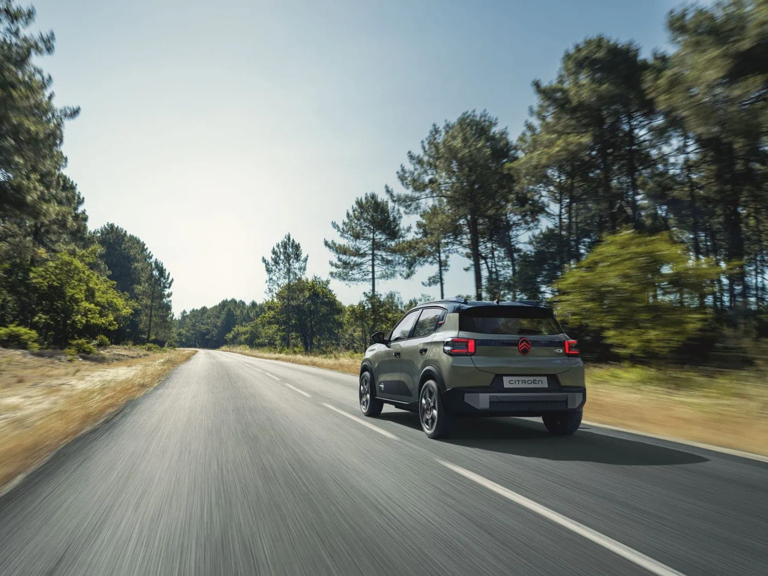 Citroën C3 OUTDOOR hatchback rear view on road - Saffarazzi Citroën C3 OUTDOOR hatchback rear view on road