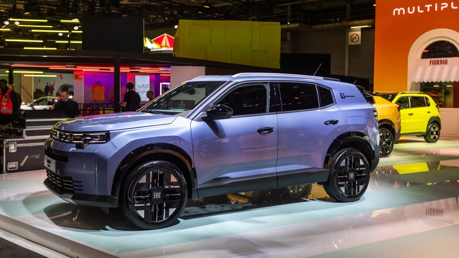 Fiat Grizzly SUV side three-quarter view on stand - Saffarazzi Fiat Grizzly SUV side three-quarter view on stand
