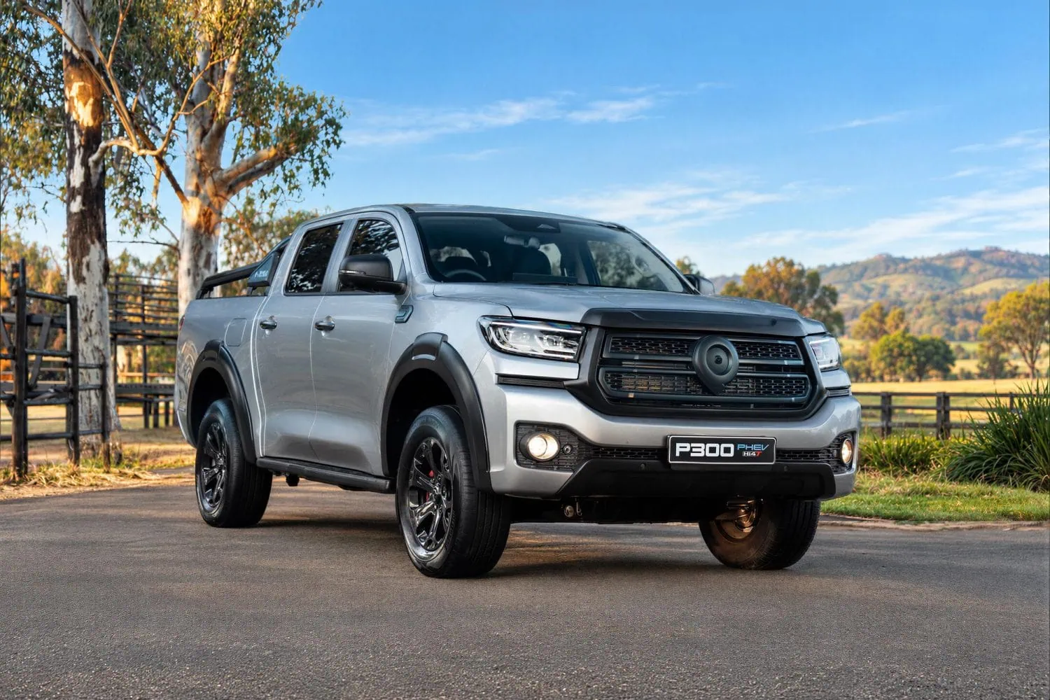 GWM P300 Hi4-T bakkie right front three-quarter view - Saffarazzi GWM P300 Hi4-T bakkie right front three-quarter view