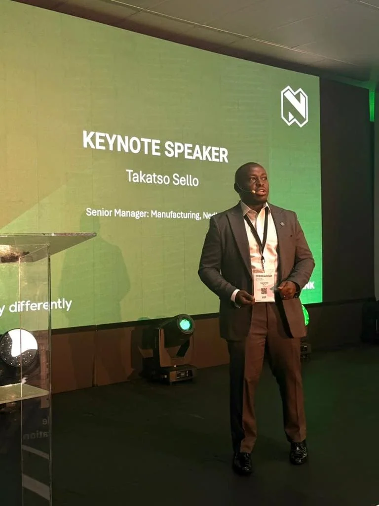 Automechanika JHB CEO Breakfast press photo 2 - Saffarazzi Keynote speaker on stage at Automechanika Johannesburg CEO Breakfast.
