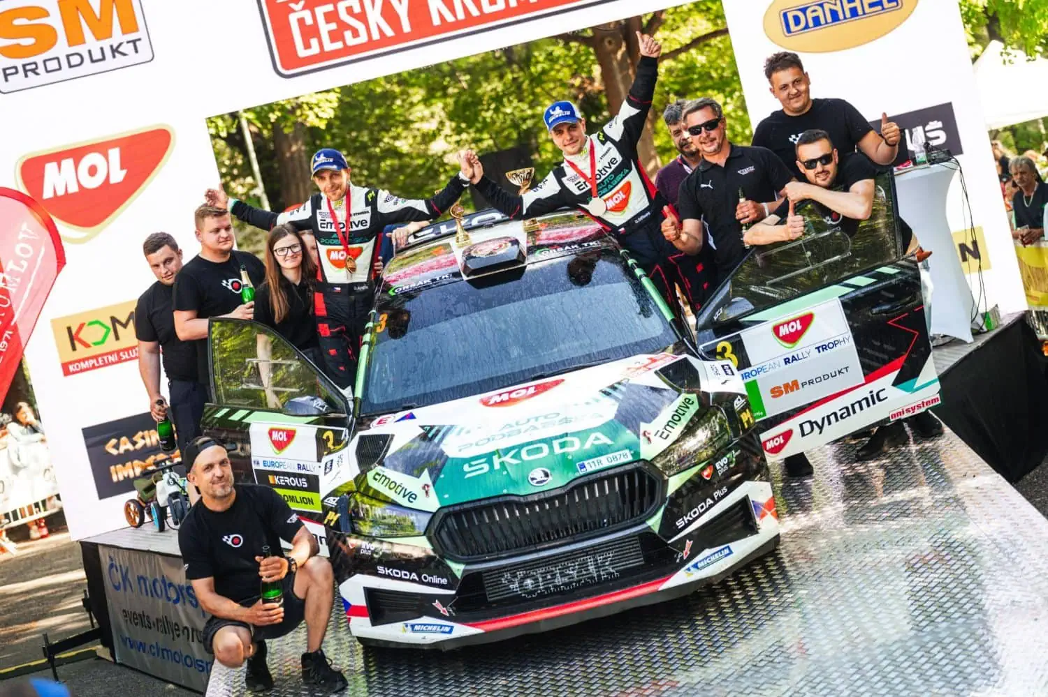 Škoda Fabia RS Rally2 crew celebrating on Czech podium - Saffarazzi Škoda Fabia RS Rally2 crew celebrating on Czech podium