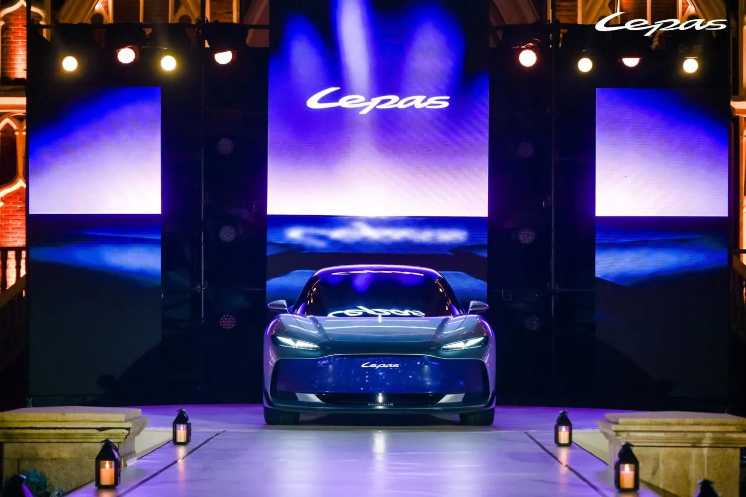 Lepas Aura concept front - Saffarazzi Lepas Aura concept car front view on stage.