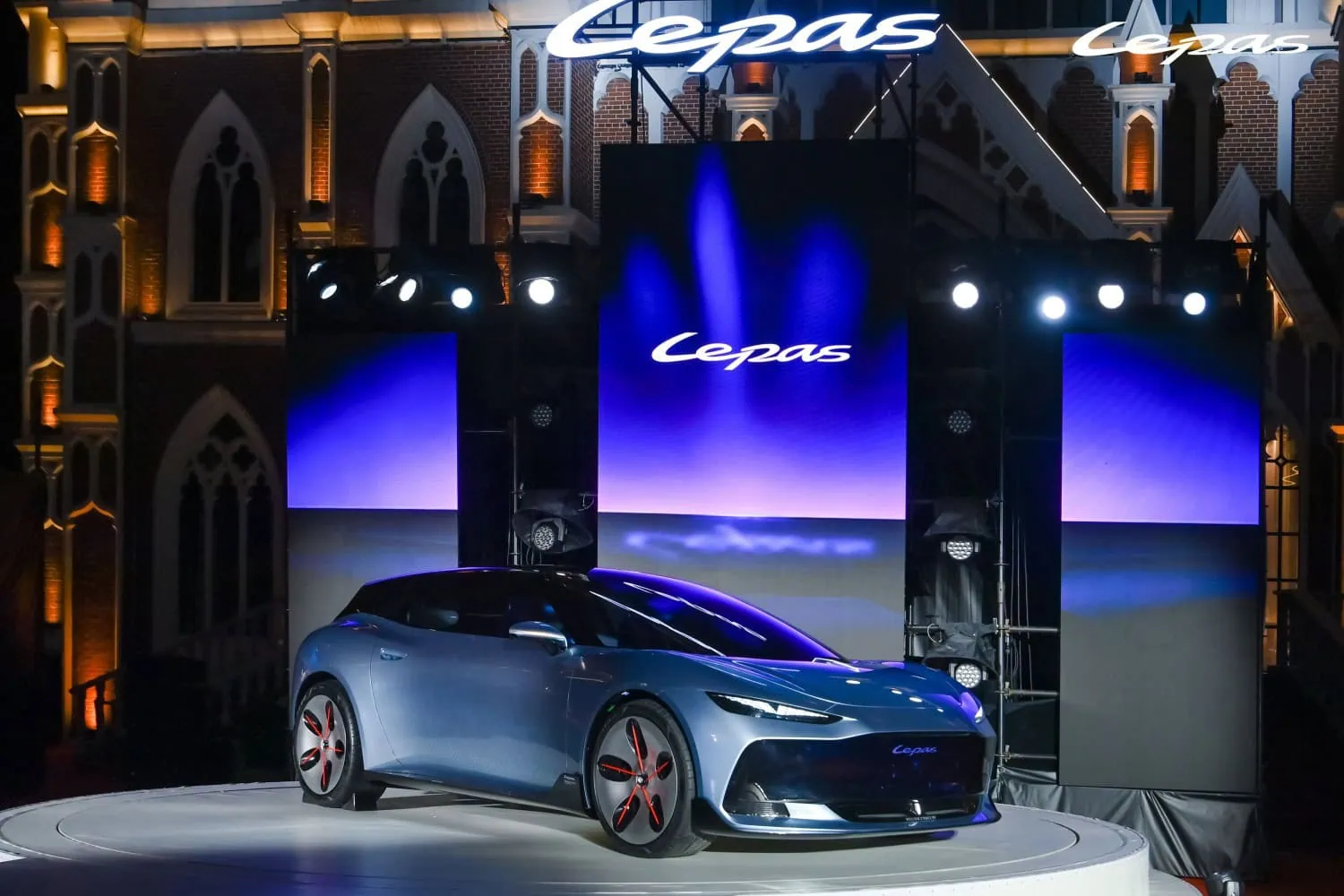 Lepas concept on turntable - Saffarazzi Lepas electric shooting brake concept on display stage.