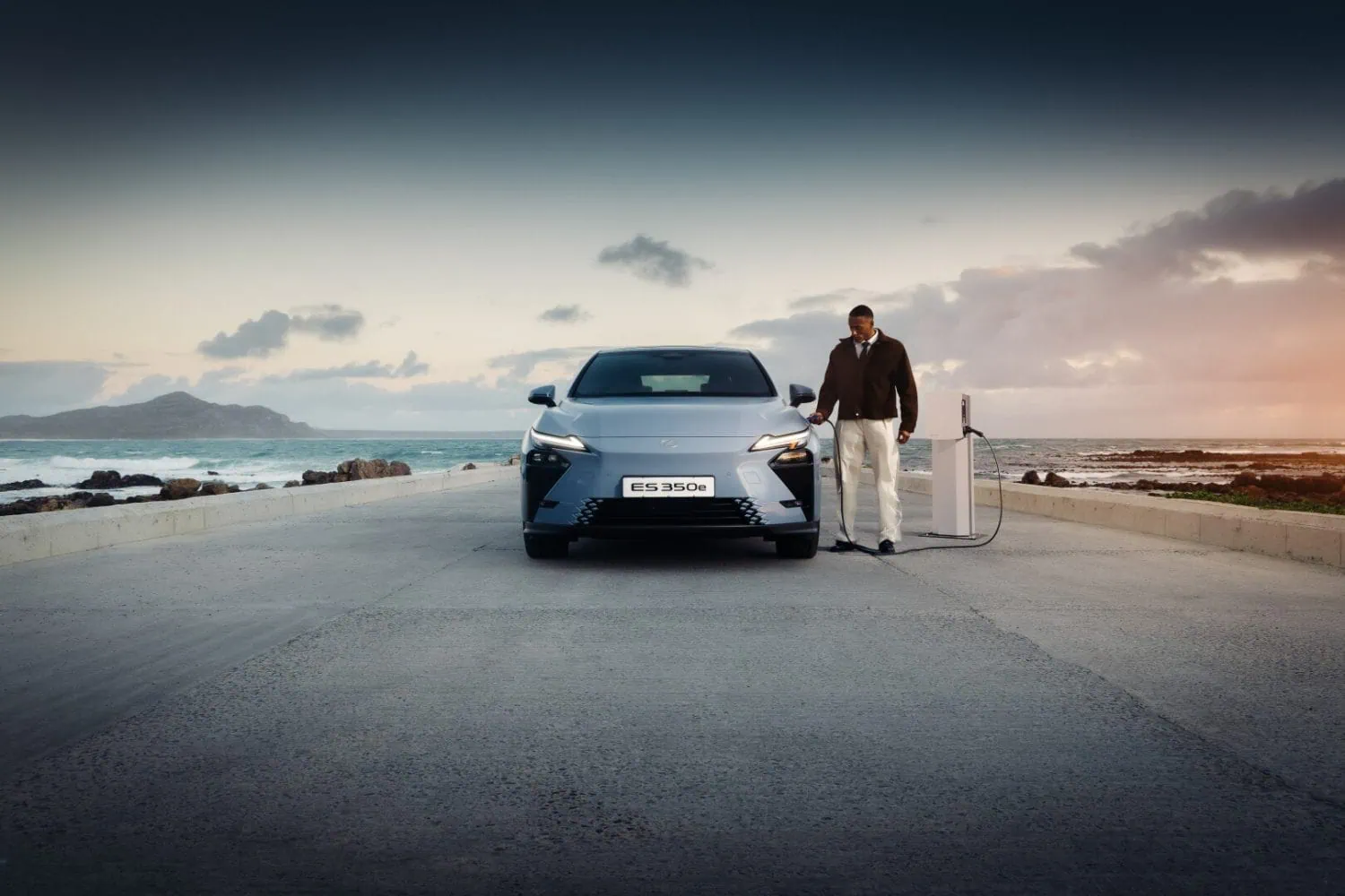 Lexus ES 350e charging at seaside charger - Saffarazzi Lexus ES 350e charging at seaside charger