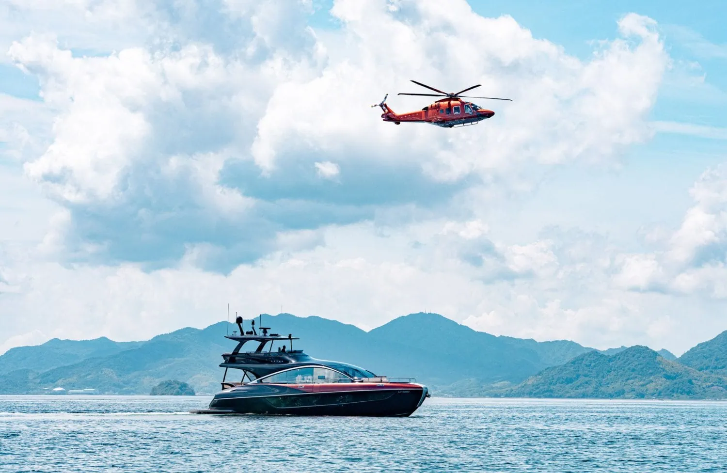Lexus Flight helicopter flying above Lexus LY 680 yacht - Saffarazzi Lexus Flight helicopter flying above Lexus LY 680 yacht