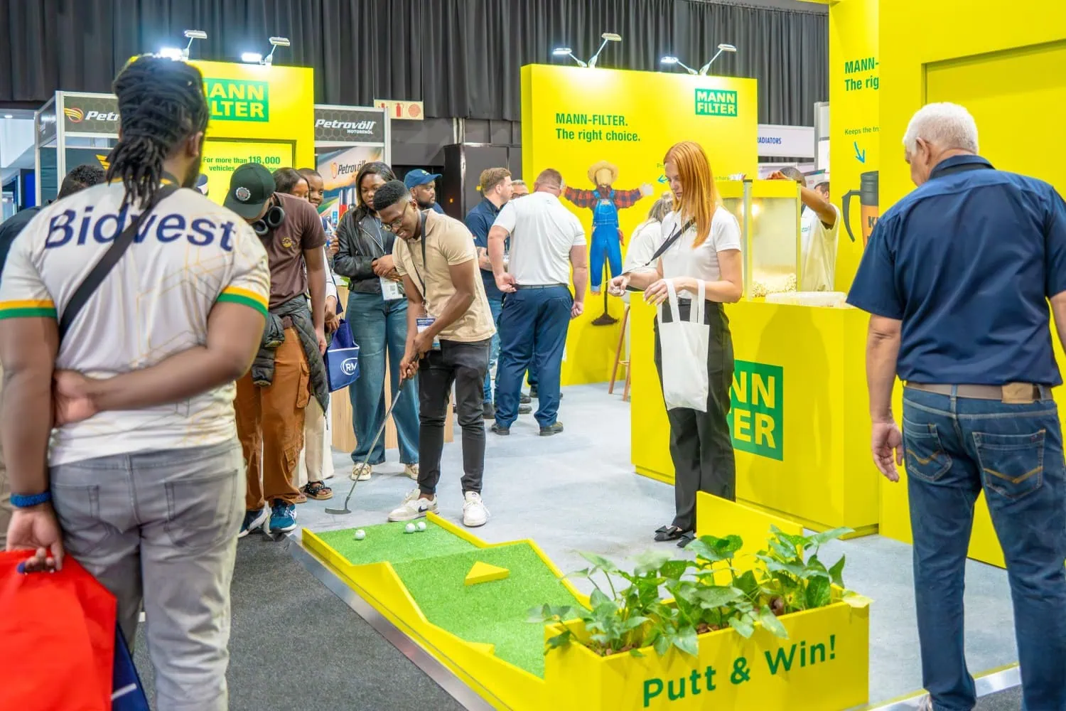 MANN-FILTER mini golf stand - Saffarazzi MANN-FILTER putt and win stand at Automechanika Johannesburg.