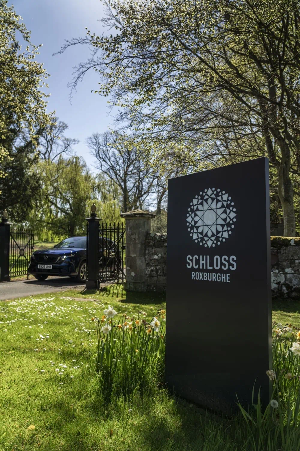 Mazda CX-5 at Schloss Roxburghe - Saffarazzi Mazda CX-5 front at Schloss Roxburghe entrance gates.