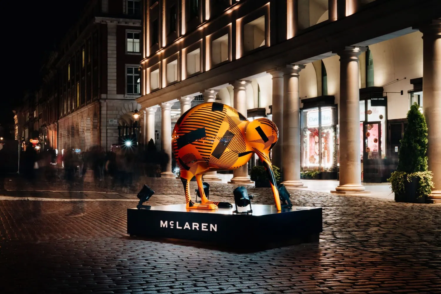 McLaren kiwi sculpture at night - Saffarazzi McLaren McL 820 kiwi sculpture lit at night.