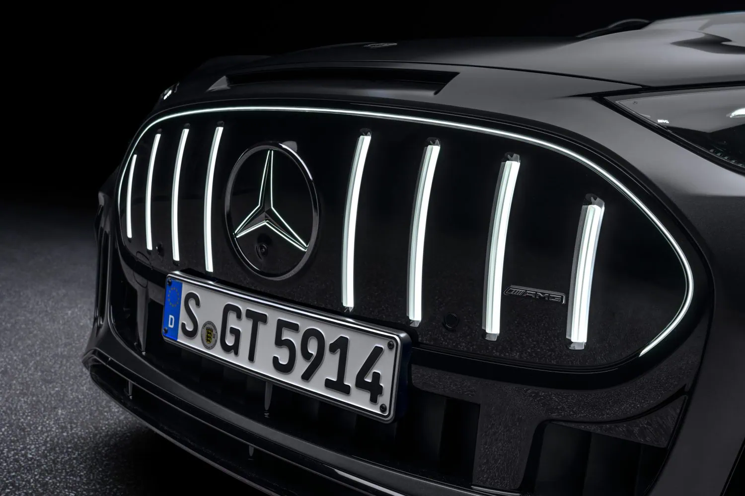 Mercedes-AMG GT SUV grille - Saffarazzi Mercedes-AMG GT SUV illuminated grille close-up.