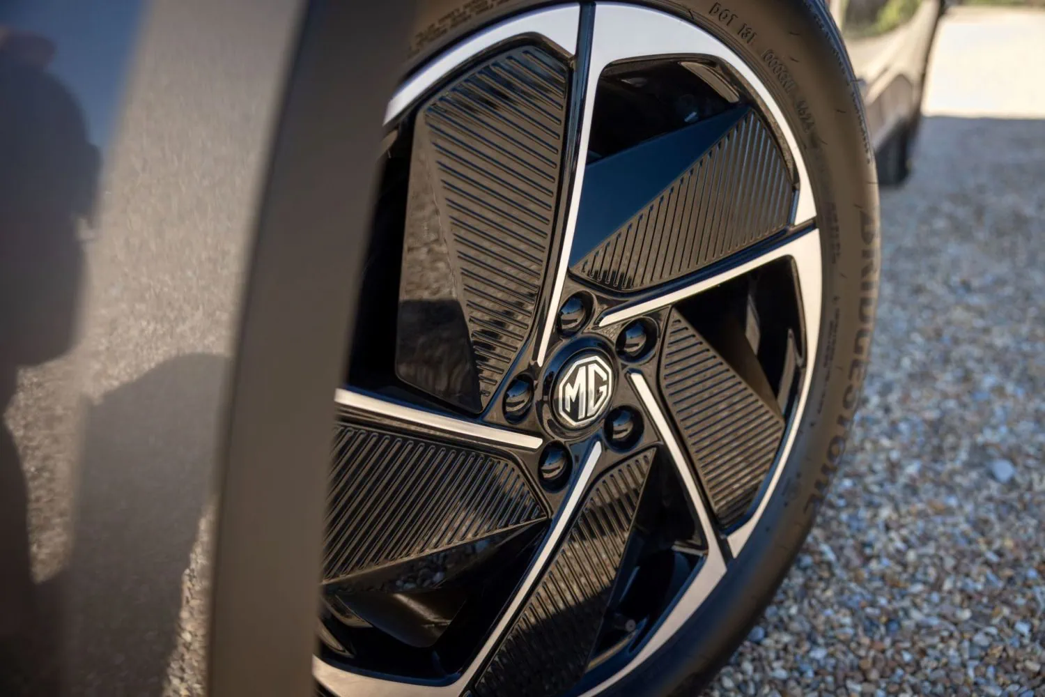 MG MGS5 EV alloy wheel close-up - Saffarazzi MG MGS5 EV alloy wheel close-up