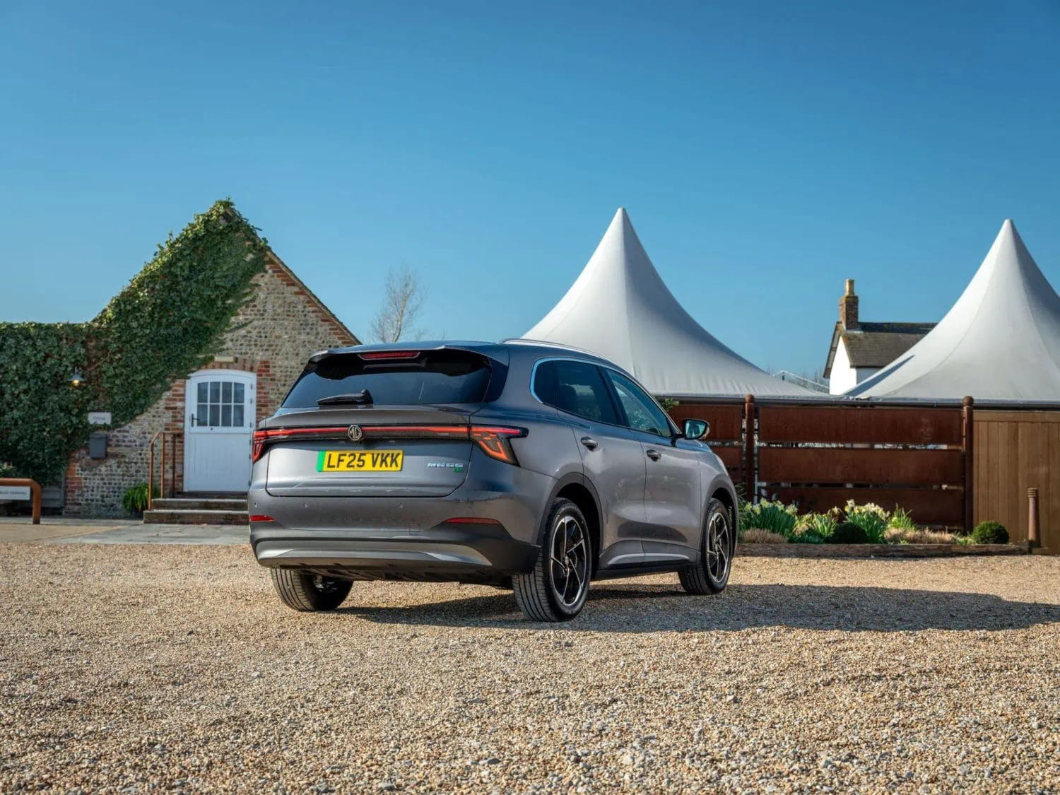 MG MGS5 EV electric SUV rear three-quarter view - Saffarazzi MG MGS5 EV electric SUV rear three-quarter view