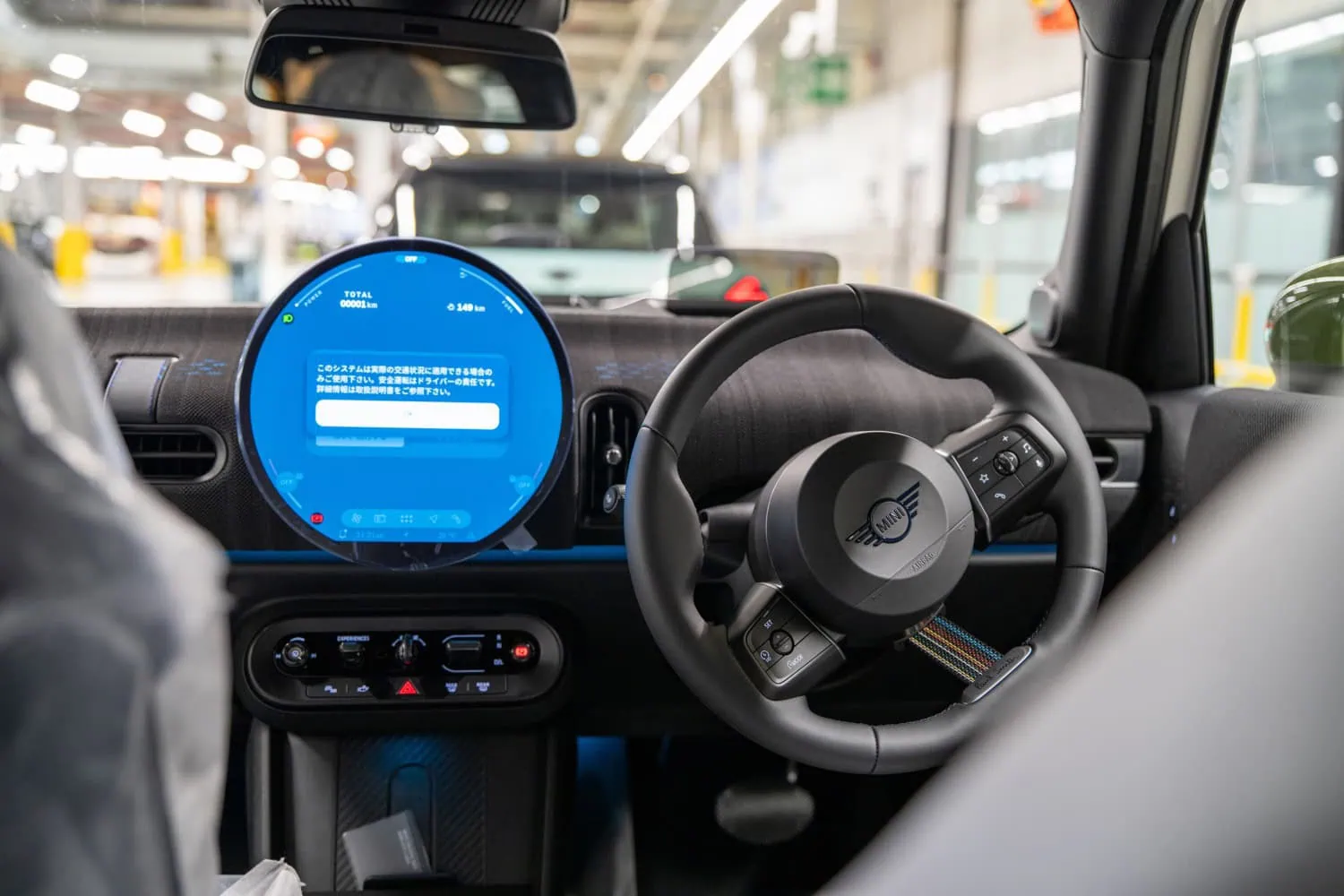 MINI Cooper cockpit - Saffarazzi MINI Cooper interior with round display and steering wheel.