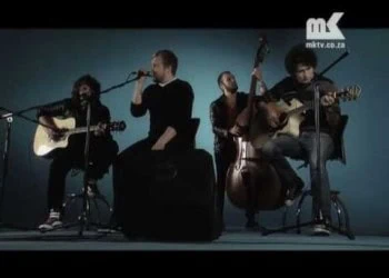 Monoloog In Stereo music video still: the opening frame of the official YouTube video.