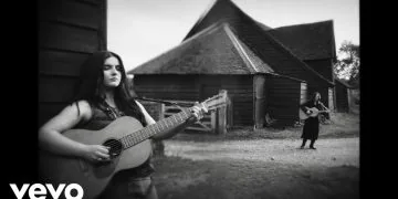 Muireann Bradley - Dancing On My Grave (Visualiser) - Saffarazzi Muireann Bradley - Dancing On My Grave (Visualiser)