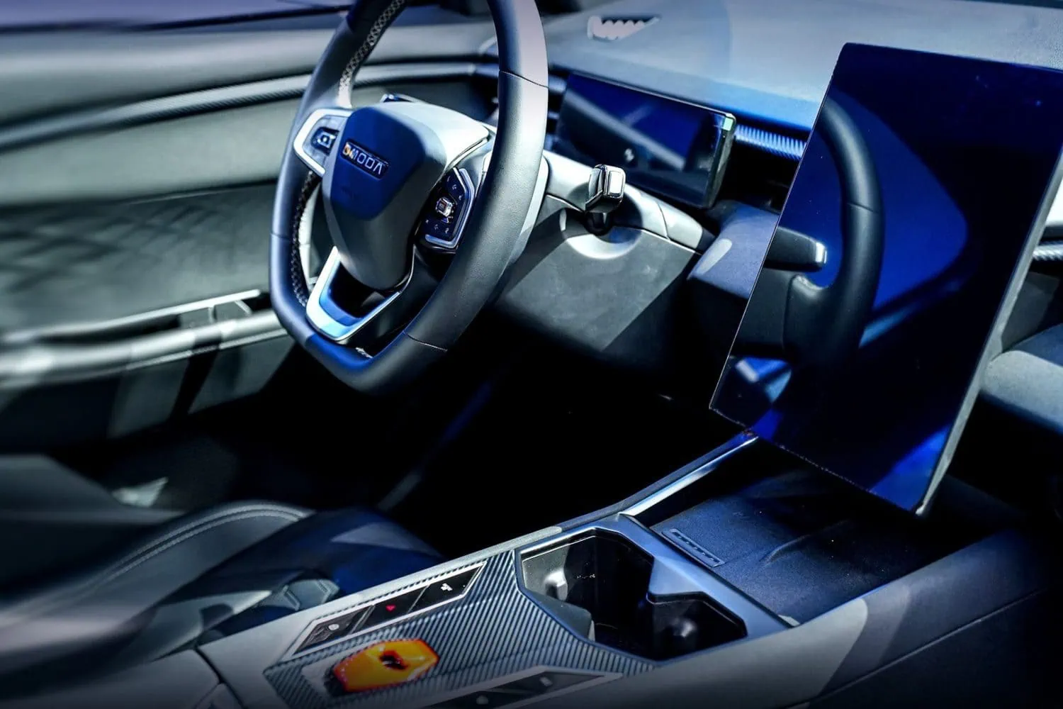 Omoda 4 interior, steering wheel and touchscreen - Saffarazzi Omoda 4 interior, steering wheel and touchscreen