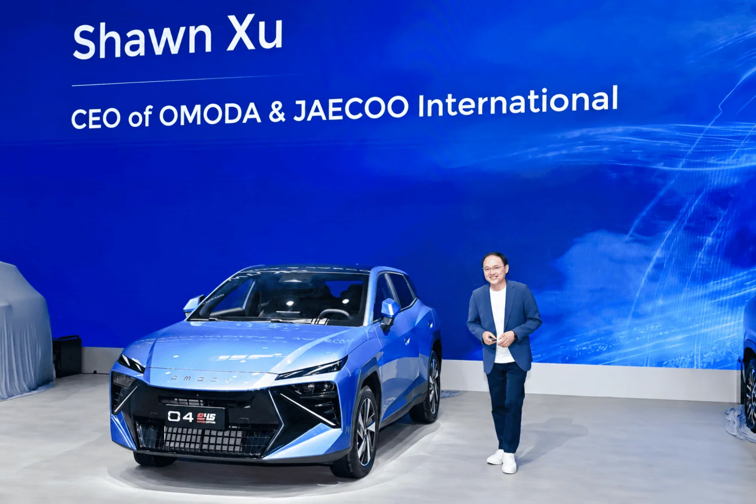 Omoda 4 on display beside company executive - Saffarazzi Omoda 4 on display beside company executive