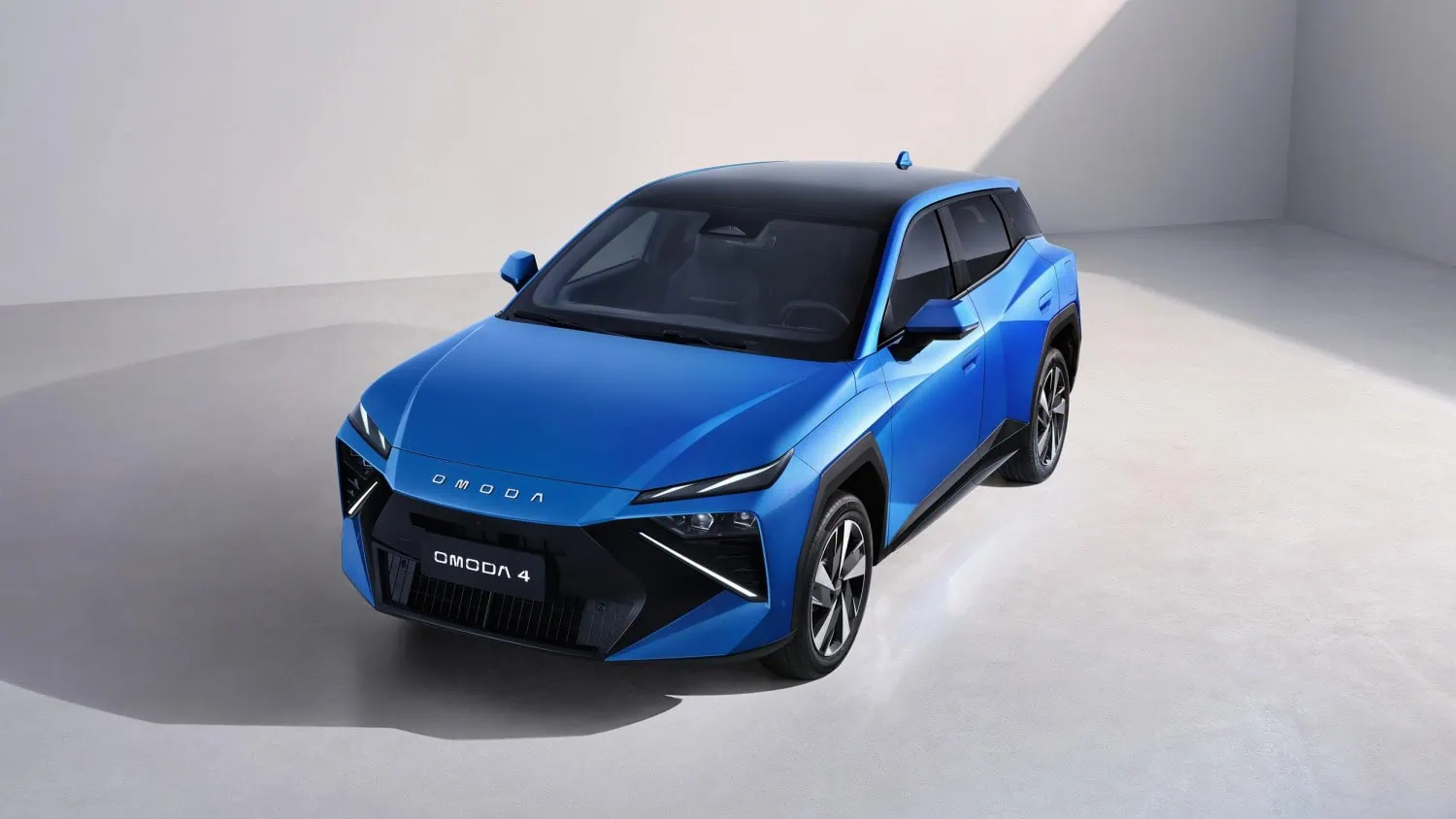 OMODA C4 from above - Saffarazzi OMODA C4 compact crossover from an elevated front angle.