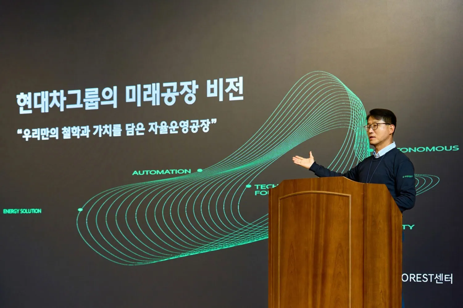 Future factory vision presentation - Saffarazzi Presentation on Hyundai Motor Group future factory vision.