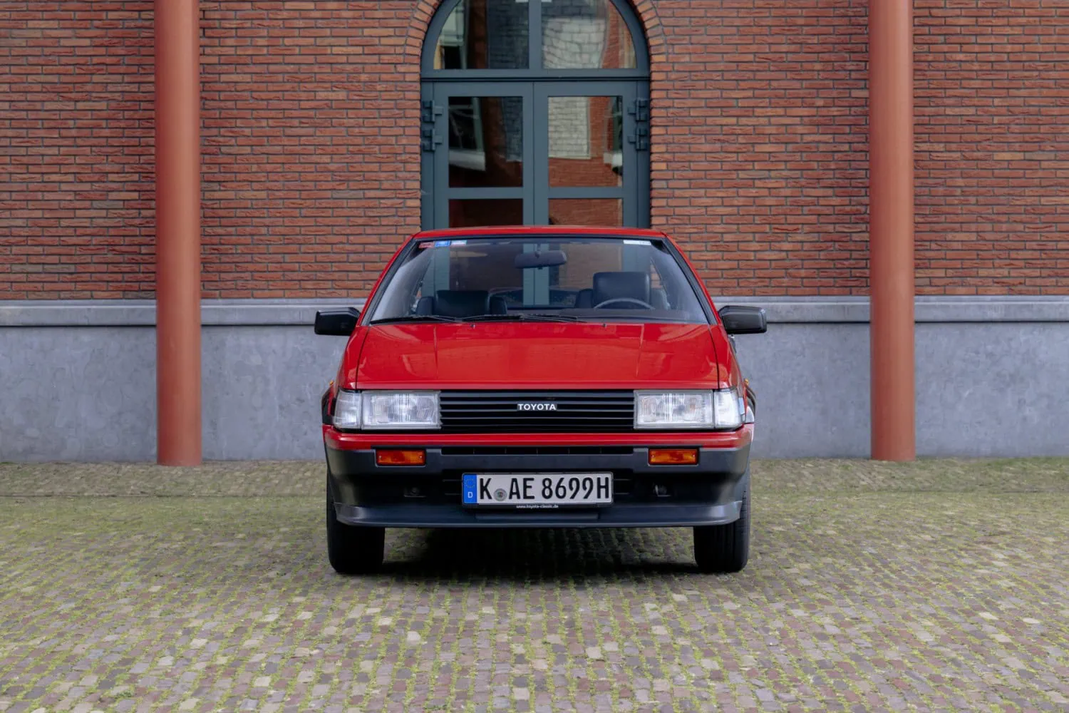 Red Corolla AE86 front - Saffarazzi Red Toyota Corolla AE86 hatchback front view.