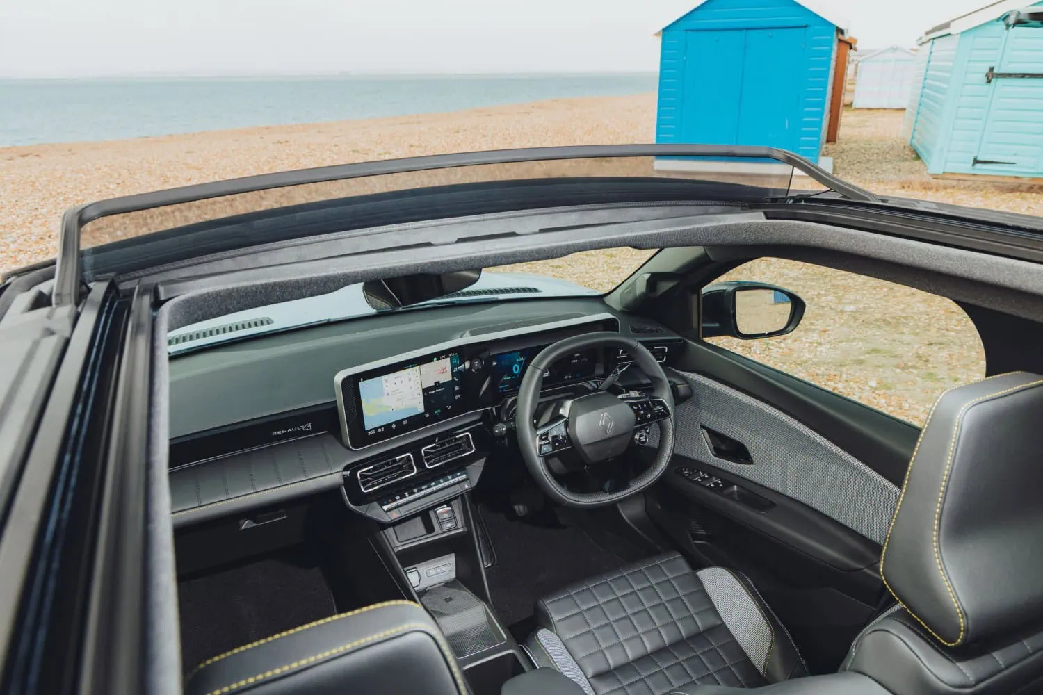 Renault 4 open roof cabin - Saffarazzi Renault 4 E-Tech electric cabin with open fabric roof.