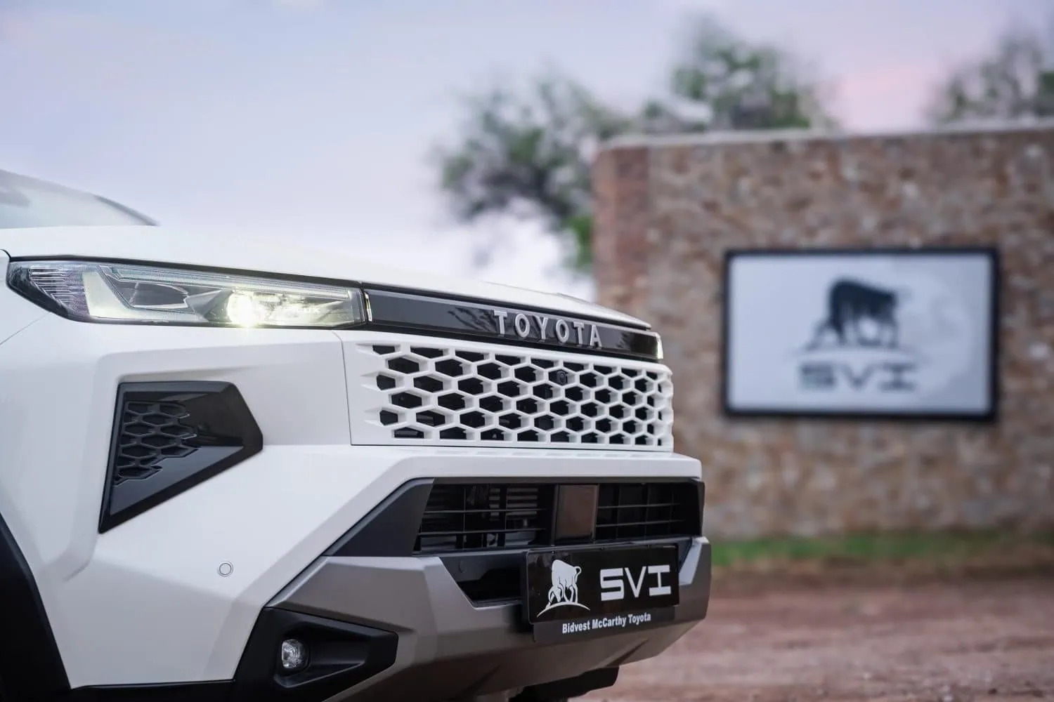 SVI Hilux front grille and headlight detail - Saffarazzi SVI Hilux front grille and headlight detail