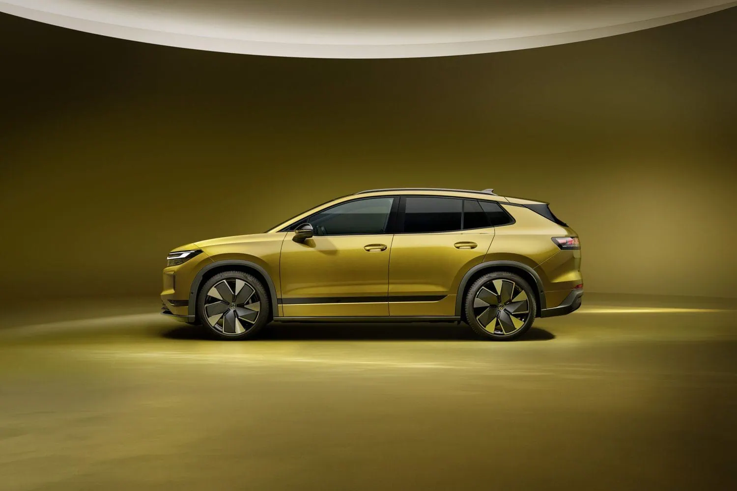 Volkswagen ID. Tiguan electric SUV left side profile - Saffarazzi Volkswagen ID. Tiguan electric SUV left side profile