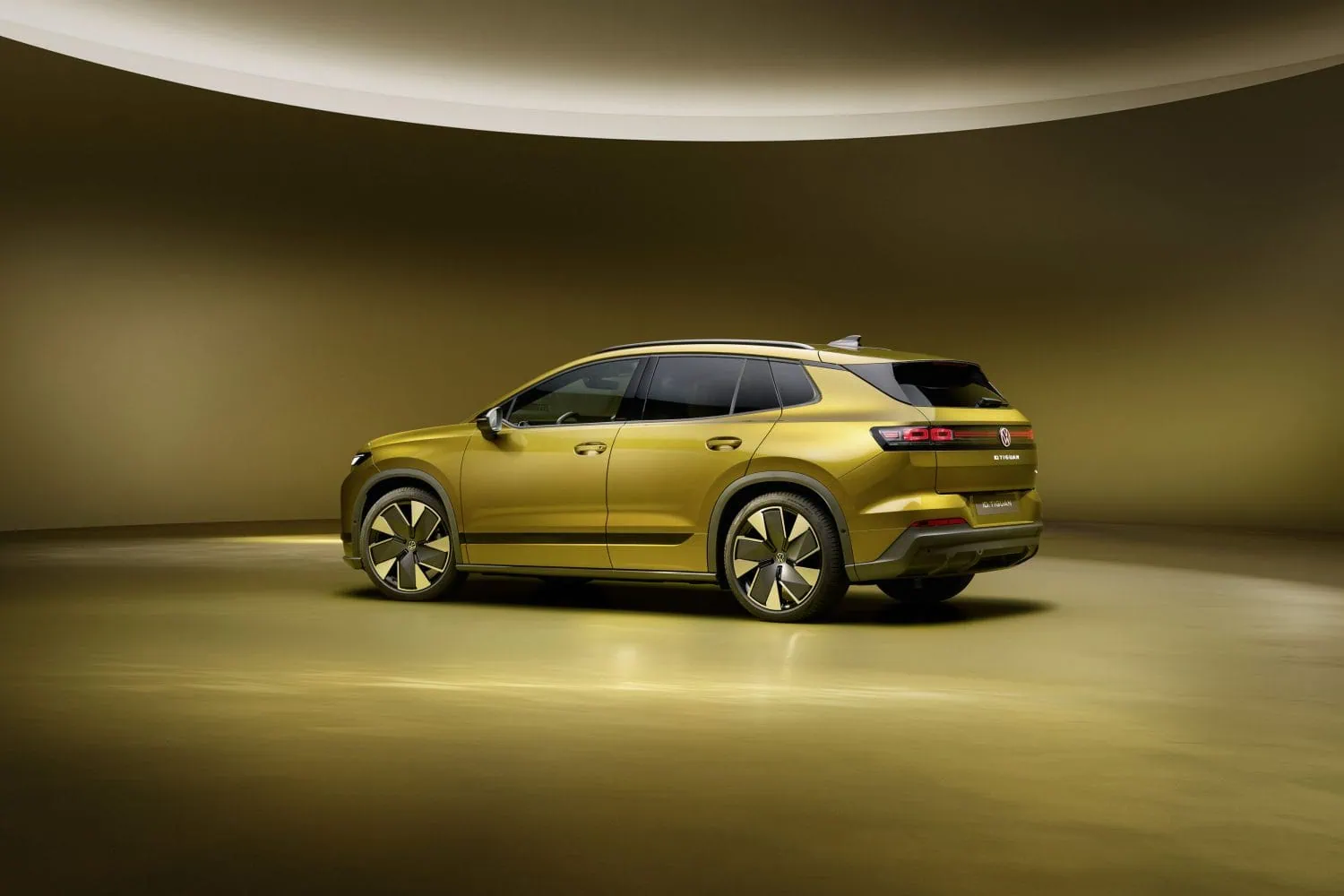 Volkswagen ID. Tiguan electric SUV rear three-quarter view - Saffarazzi Volkswagen ID. Tiguan electric SUV rear three-quarter view