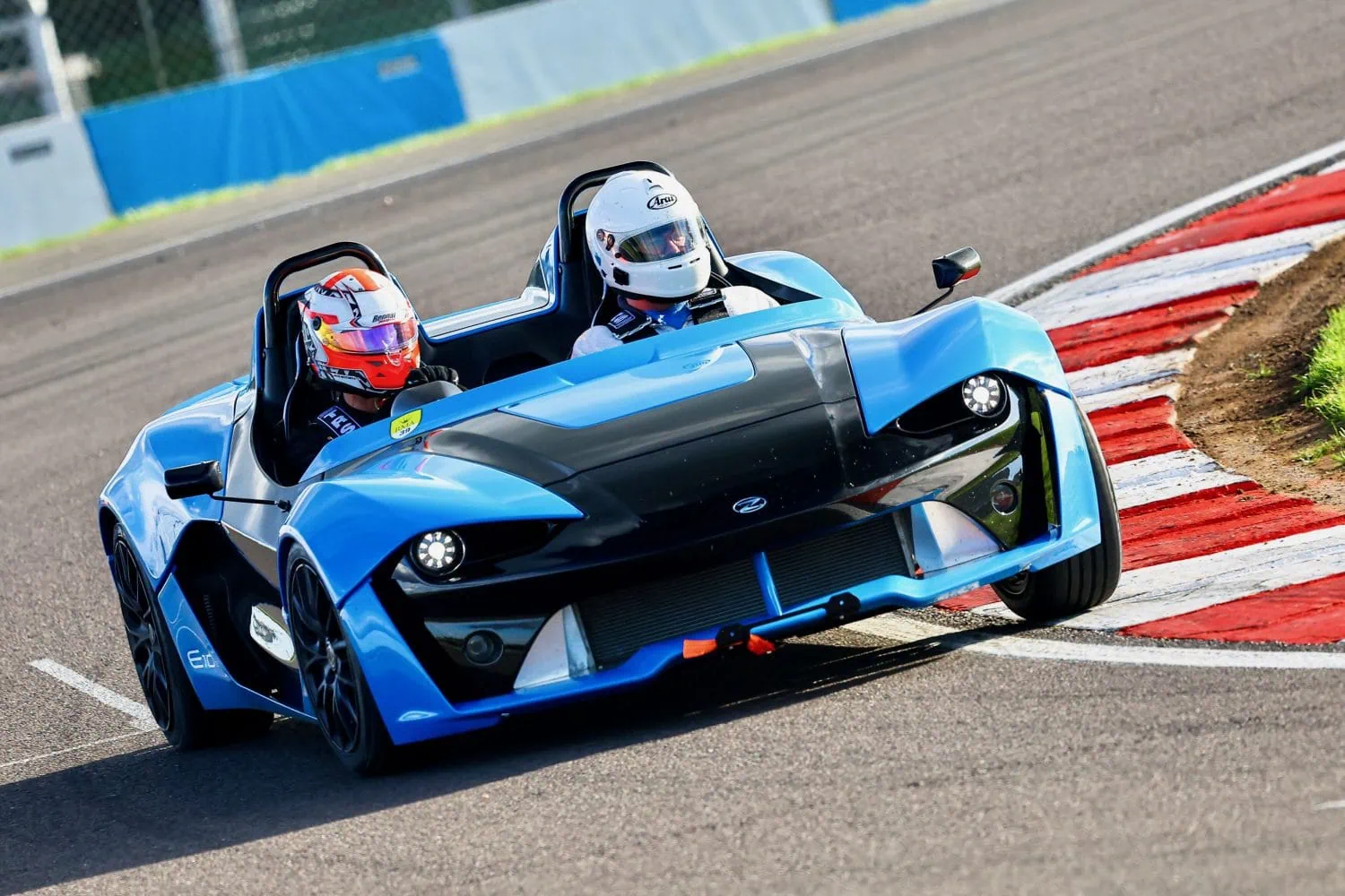 Zenos E10 cornering on a race track - Saffarazzi Zenos E10 cornering on a race track